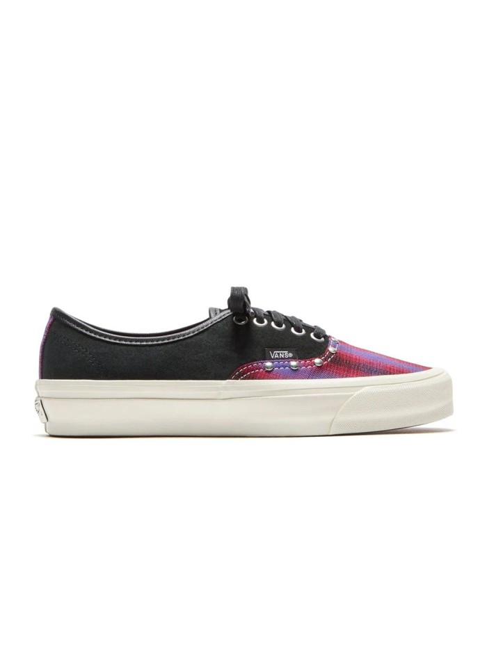 Black Sneakers