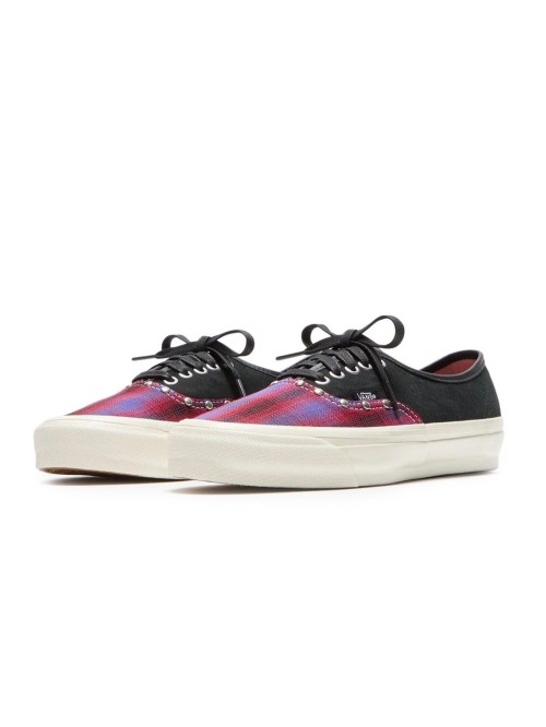 Black Sneakers
