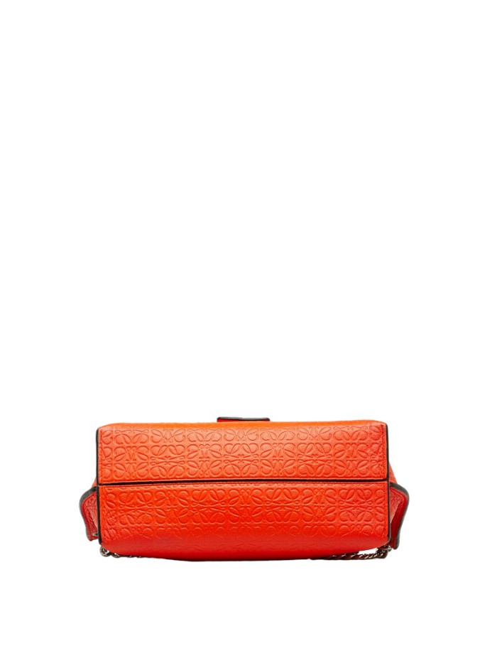 Anagram Embossed Leather Avenue Chain Bag