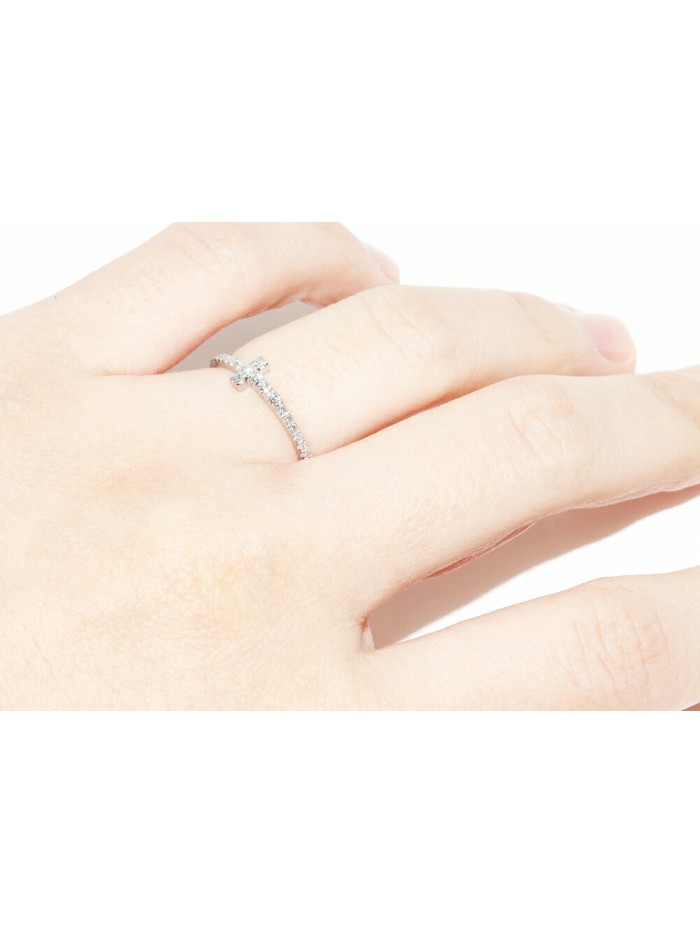 18K T Wire Diamond Ring
