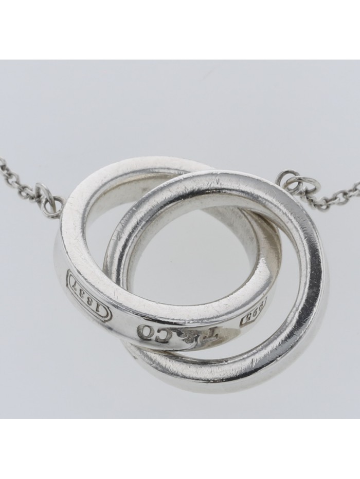 Interlocking Circles Pendant Necklace