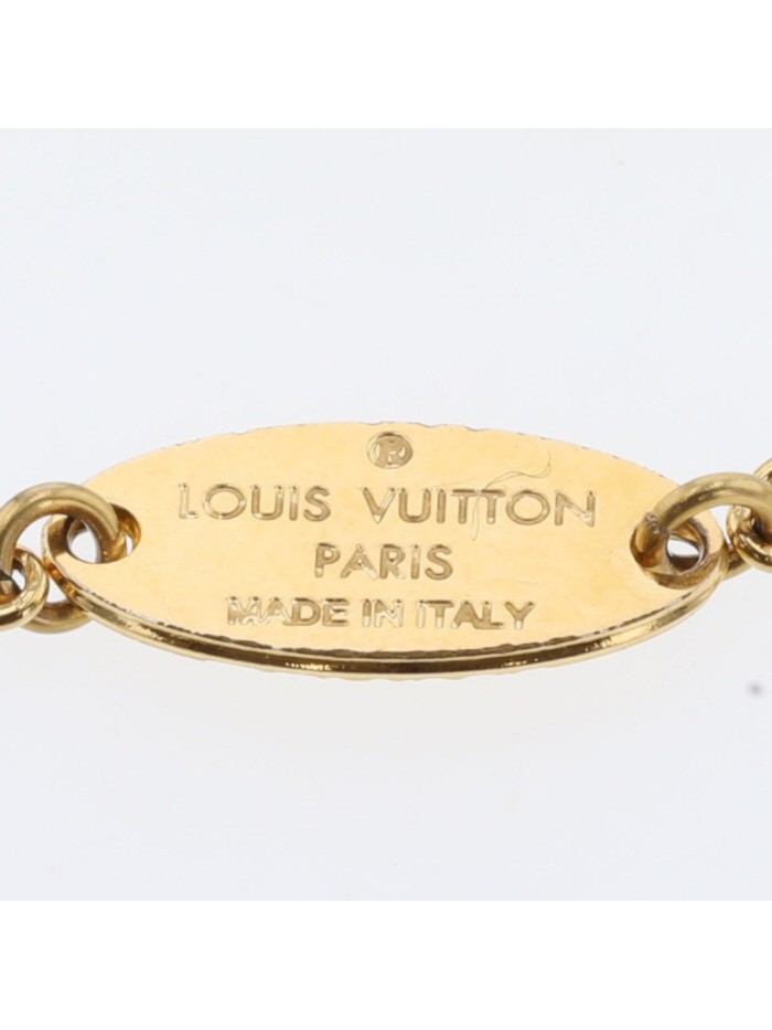 Essential V Pendant Necklace